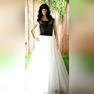 ED YOUNG - Ballgown, wedding white/black, size small